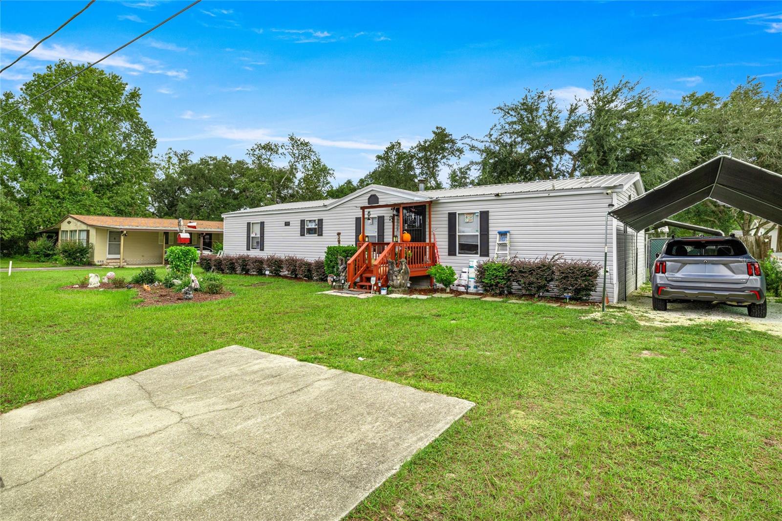 Residential in BELLEVIEW 3