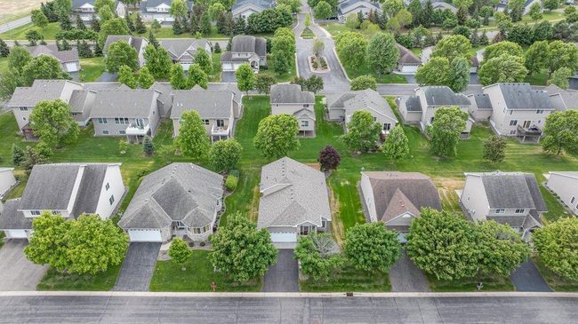 HOA takes care of the mowing, irrigation, lawncare, snow removal, yard, trash, etc! Enjoy peace of mind! | Image 34