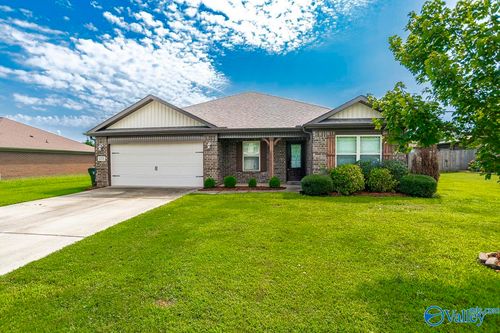 111 Stratman Dr, New Hope, AL, 35760-9525 | Card Image