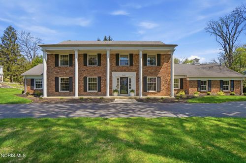 2442 Brookview Dr, Ottawa Hills, OH, 43615-2318 | Card Image