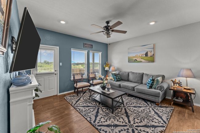 449 Middle Green Loop, House other with 3 bedrooms, 3 bathrooms and null parking in Floresville TX | Image 8