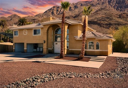 764 Benedict Dr, Las Vegas, NV, 89110-4245 | Card Image