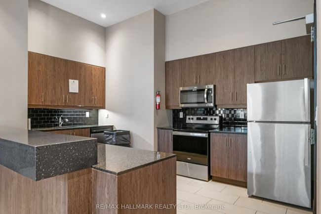 1007 - 30 Herons Hill Way, Condo with 2 bedrooms, 1 bathrooms and 1 parking in North York ON | Image 21