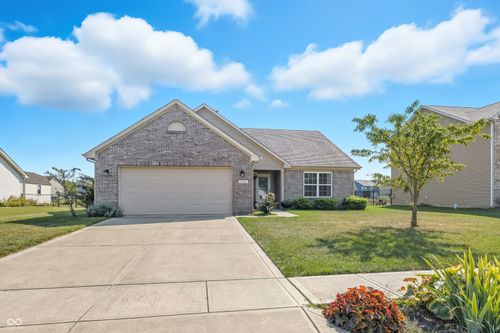 4353 W Parkway Ct, New Palestine, IN, 46163-8530 | Card Image