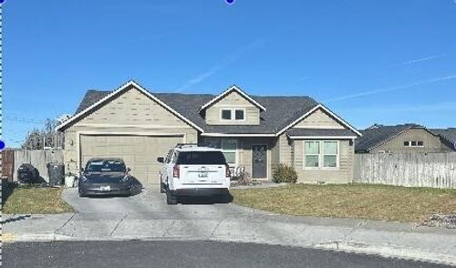 1324 E Polk Ct, Moses Lake, WA, 98837-5105 | Card Image