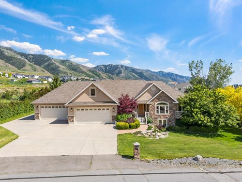940 Canyon Rd, Hyde Park, UT, 84318-3906 | Card Image