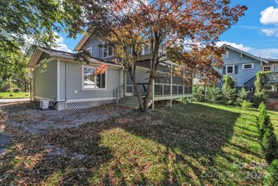 92 Oakland Road, House other with 3 bedrooms, 2 bathrooms and null parking in Asheville NC | Image 3