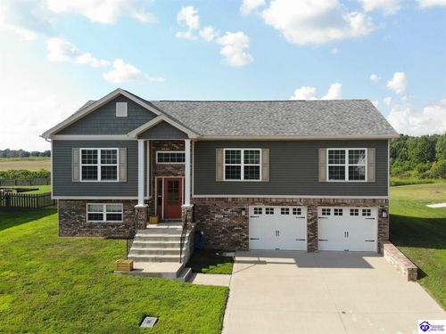 104 Carriage Hills Ln, Elizabethtown, KY, 42701-4414 | Card Image