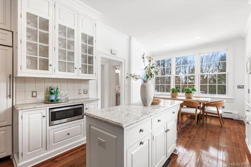 77 Pleasant Ridge Rd, Harrison, NY, 10528-1231 | Card Image