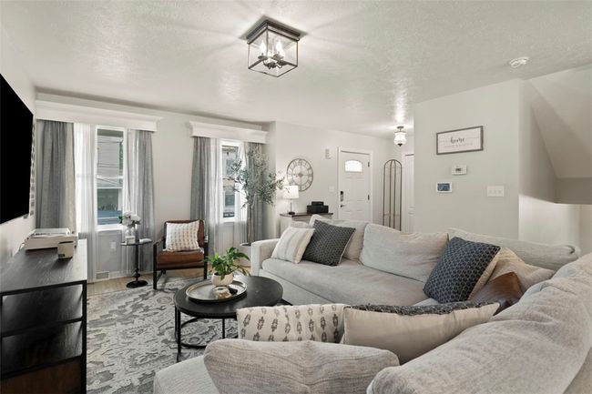 Living Room - ML | Image 6