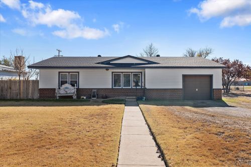 110 W Monroe St, Levelland, TX, 79336-2404 | Card Image