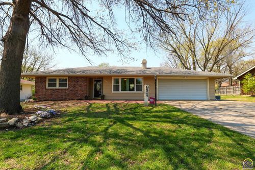 1265 Thompson St, Emporia, KS, 66801-6071 | Card Image