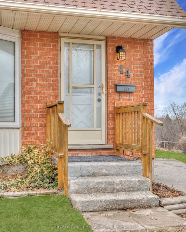 44 Cole Rd, House attached with 3 bedrooms, 2 bathrooms and 3 parking in Guelph ON | Image 5