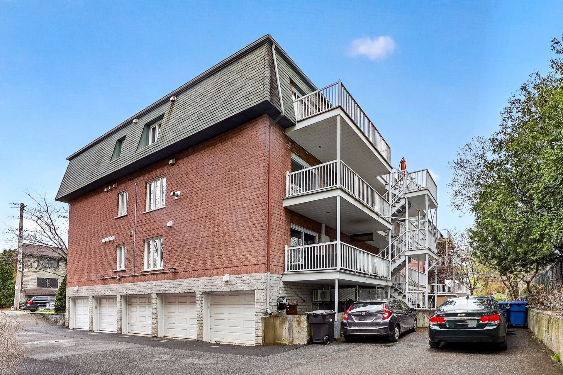 Residential in Longueuil (Le Vieux-Longueuil) 3