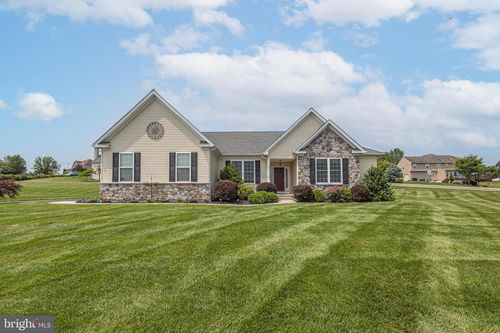 1 Chase Cir, BARTO, PA, 19504-8735 | Card Image