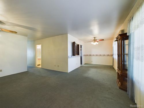 1023 Normandy Terrace Dr, Flint, MI, 48532-3547 | Card Image