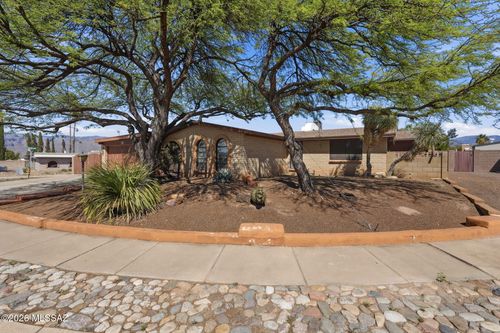 694 N Colette Cir, Tucson, AZ, 85748-2740 | Card Image