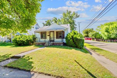 1404 E Maxlow Avenue, Home with 3 bedrooms, 1 bathrooms and null parking in Hazel Park MI | Image 3