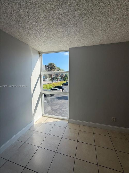 212-2075 Ne 164th St, North Miami Beach, FL, 33162-4145 | Card Image
