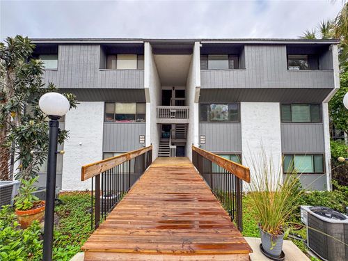 325-2664 Sw 14th Dr, GAINESVILLE, FL, 32608-2049 | Card Image