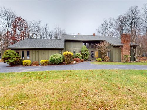 2915 Millgate Dr, Willoughby Hills, OH, 44094-9448 | Card Image