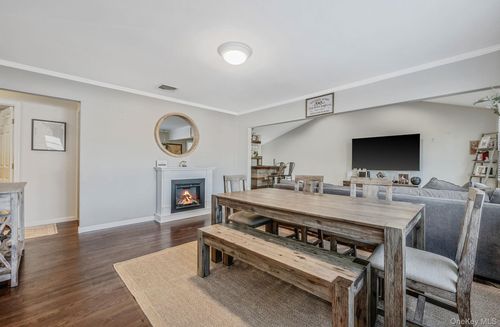 792 Frankford Rd, West Babylon, NY, 11704-7123 | Card Image