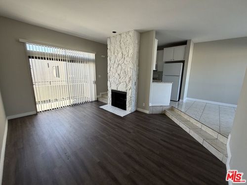 apt-213-18630 Burbank Blvd, Tarzana, CA, 91356-2661 | Card Image