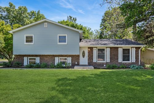 28W691 Leverenz Rd, Naperville, IL, 60564-8994 | Card Image