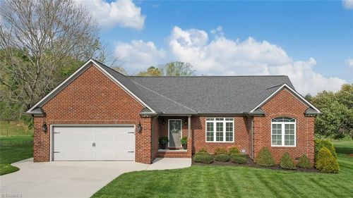 178 E Plantation Cir, Reidsville, NC, 27320-8359 | Card Image