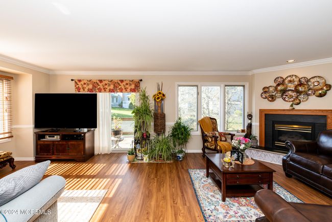 291 Marigold Ct, Condo with 3 bedrooms, 3 bathrooms and 1 parking in Toms River NJ | Image 6