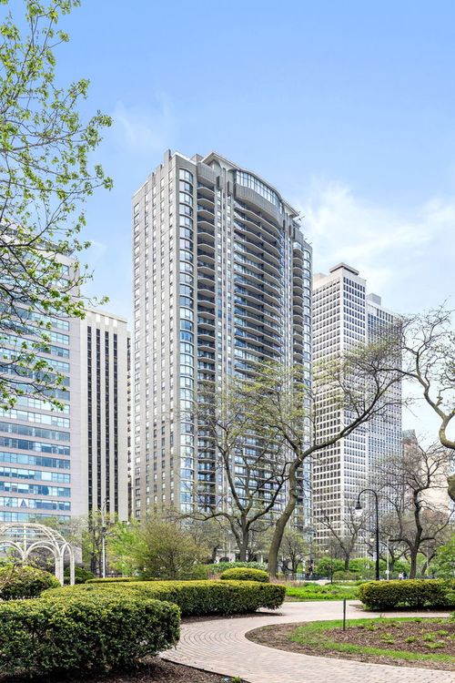 apt-4c-1040 N Lake Shore Dr, Chicago, IL, 60611-1107 | Card Image