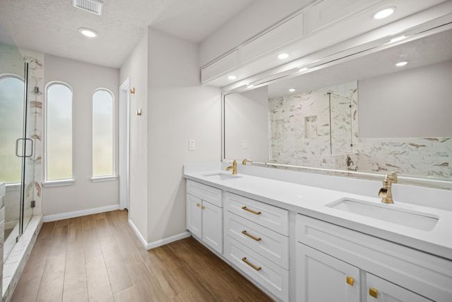 Primary bathroom | Image 22