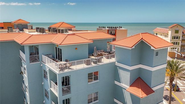 Private, massive rooftop Terrace | Image 9