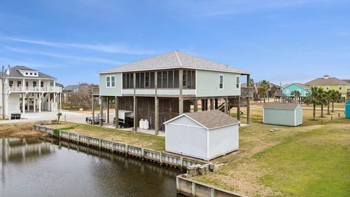 945 Gulfview Dr., Crystal Beach, TX, 77650 | Card Image