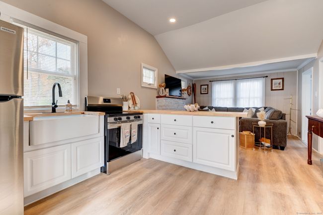 308 Old Colony Rd, House other with 2 bedrooms, 1 bathrooms and 6 parking in Old Lyme CT | Image 14