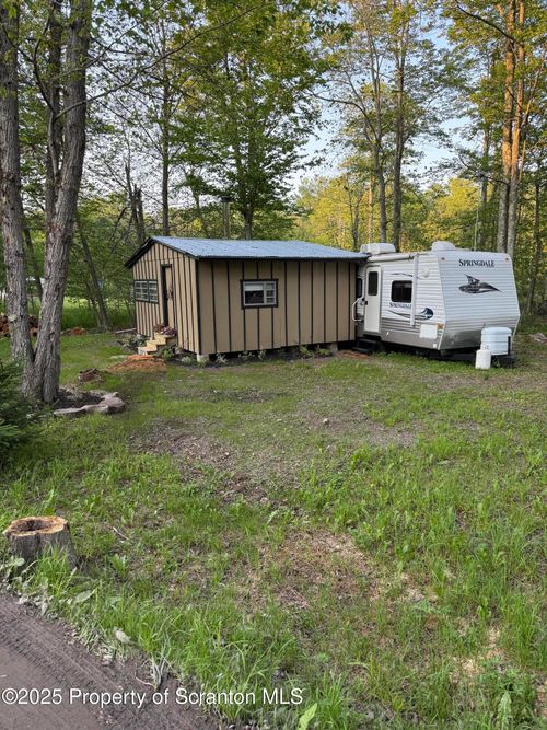 10 Lazy Squaw Trl, Gouldsboro, PA, 18424-8709 | Card Image