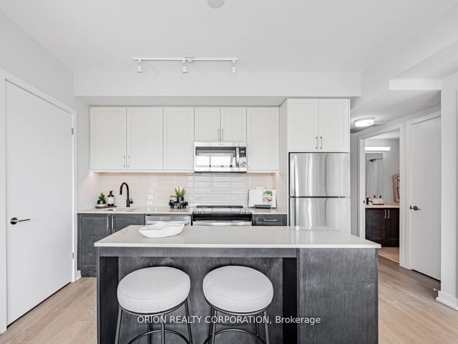 220 - 201 Brock St S, Condo with 2 bedrooms, 2 bathrooms and 1 parking in Whitby ON | Image 6