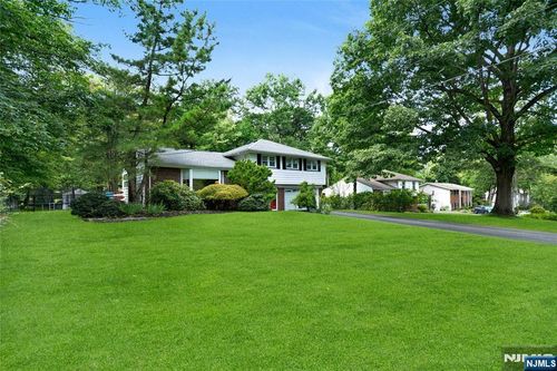 33 Douglas Drive, Montville Township, NJ, 07082 | Card Image