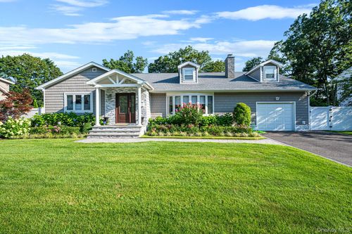 61 Lauren Ave, Dix Hills, NY, 11746-6635 | Card Image