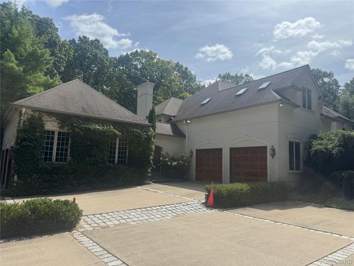 12240 Woodline Dr, Fenton, MI, 48430-3514 | Card Image