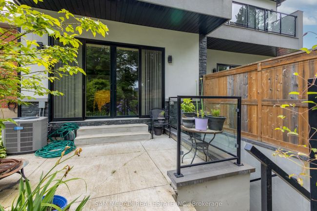 35A Broadview Ave, House attached with 3 bedrooms, 5 bathrooms and 2 parking in Mississauga ON | Image 35