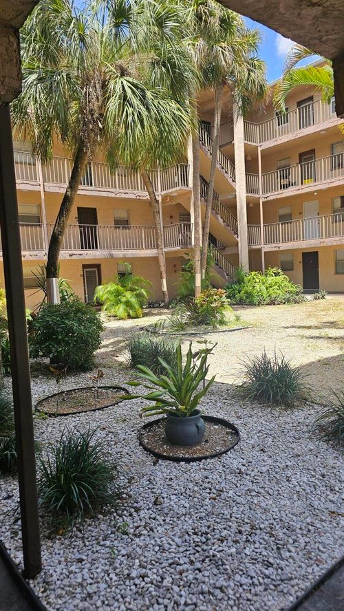 418m-2840 Somerset Dr, Lauderdale Lakes, FL, 33311-9336 | Card Image