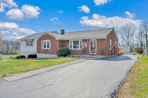 19 Hillmount Dr, Salem, VA, 24153-4240 | Card Image