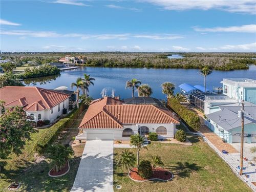 2758 8th Ave, SAINT JAMES CITY, FL, 33956-2121 | Card Image