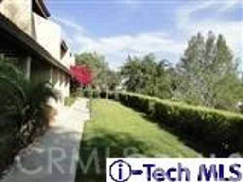 9542 Via Venezia, Burbank, CA, 91504 | Card Image