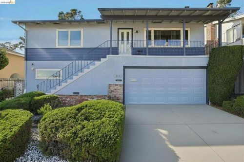 85 Edgemont Way, Oakland, CA, 94605-5301 | Card Image