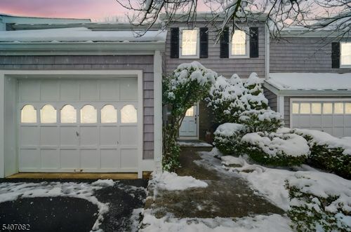 6 Hampshire Dr, Mendham, NJ, 07945-2004 | Card Image