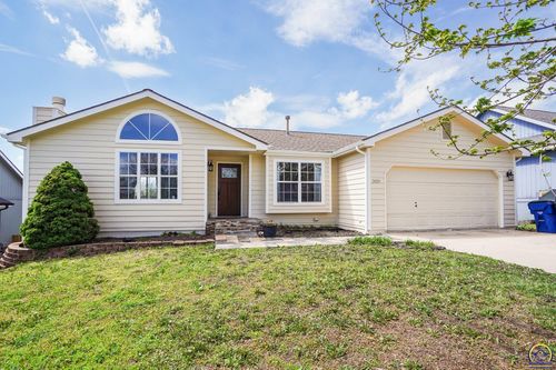 2429 Via Linda Dr, Lawrence, KS, 66047-3316 | Card Image