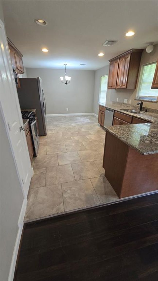 1125 Robert St, House other with 4 bedrooms, 2 bathrooms and 2 parking in Pearland TX | Image 6