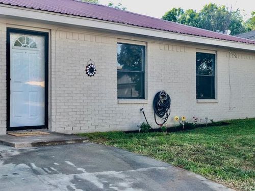409 N Cedar St, Springtown, TX, 76082-2555 | Card Image